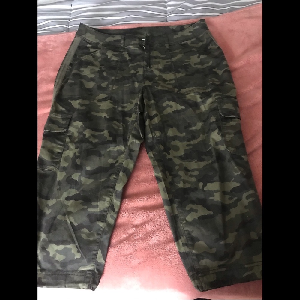Camo capris